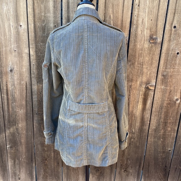 Awesome coat. - Picture 6 of 10